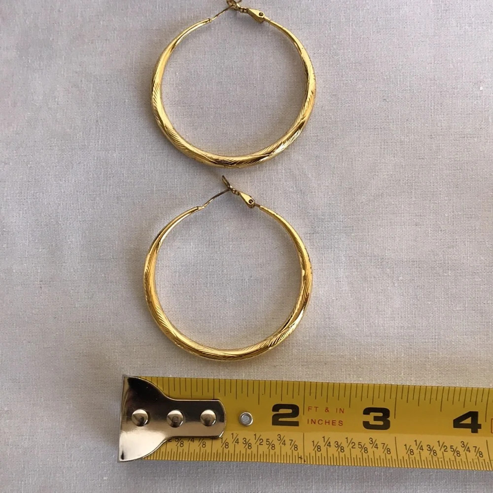 Gold tone pierced hoop earrings - Picture 2 of 2